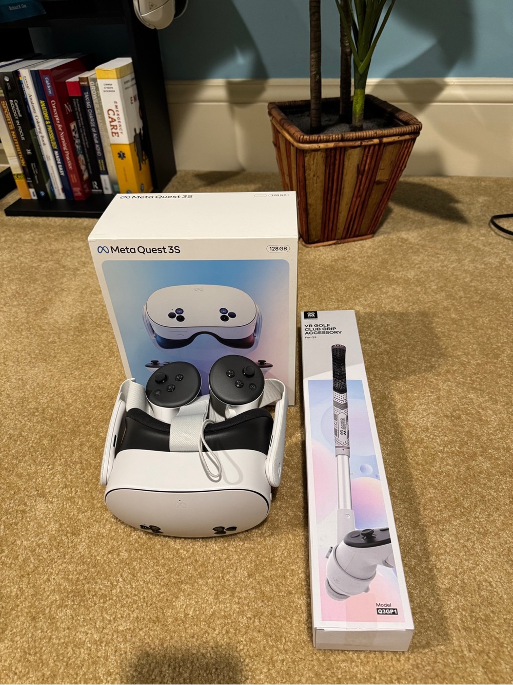 Meta Quest 3S Standalone VR Headset (White) - 128GB Comes with vr club grip